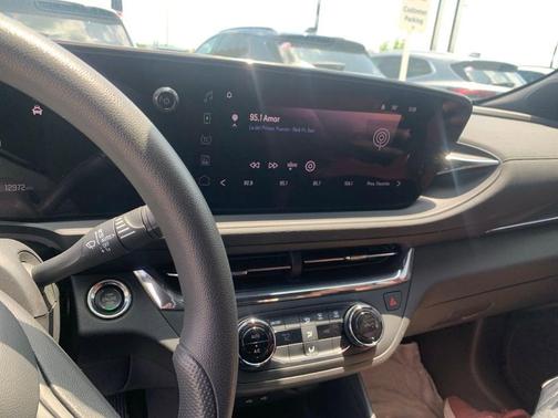 Summit White 2025 Buick Envista Preferred FWD