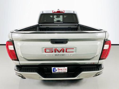 Sterling Metallic 2024 GMC Canyon AT4