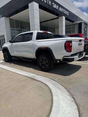 Summit White 2025 GMC Canyon Elevation