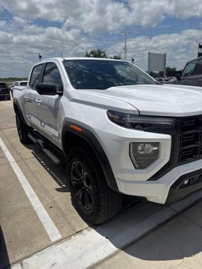 Summit White 2025 GMC Canyon Elevation