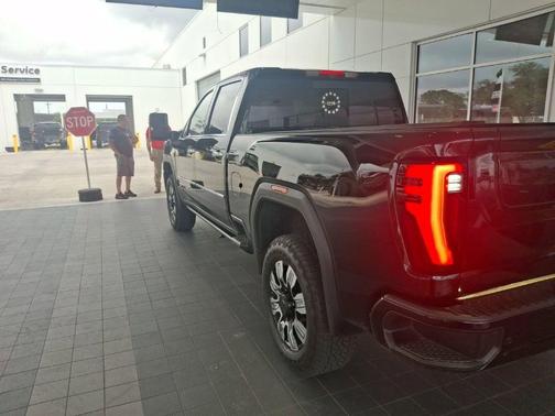 Onyx Black 2024 GMC Sierra 2500 Denali