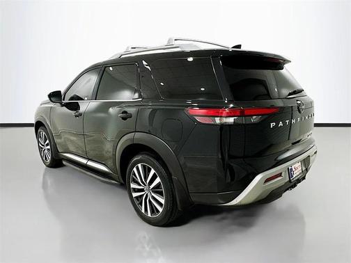 2022 Nissan Pathfinder Platinum 2WD
