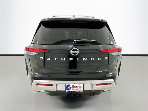2022 Nissan Pathfinder Platinum 2WD