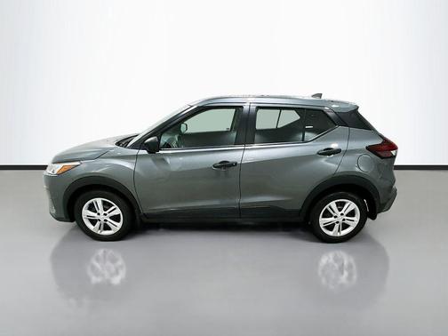 Gun Metallic 2024 Nissan Kicks S