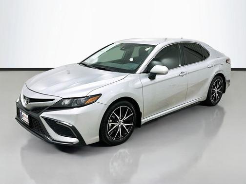Celestial Silver Metallic 2024 Toyota Camry SE