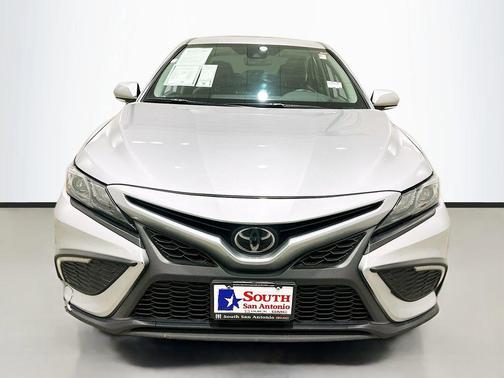 Celestial Silver Metallic 2024 Toyota Camry SE