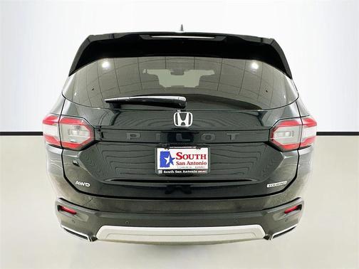 2023 Honda Pilot Touring 8-Passenger