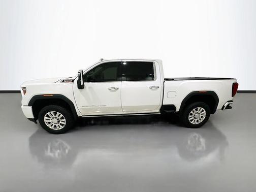 White Frost Tricoat 2022 GMC Sierra 2500 Denali