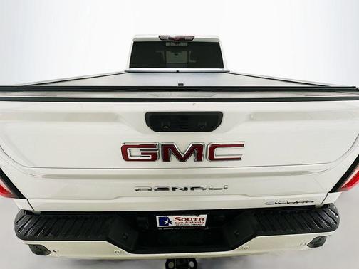White Frost Tricoat 2022 GMC Sierra 2500 Denali
