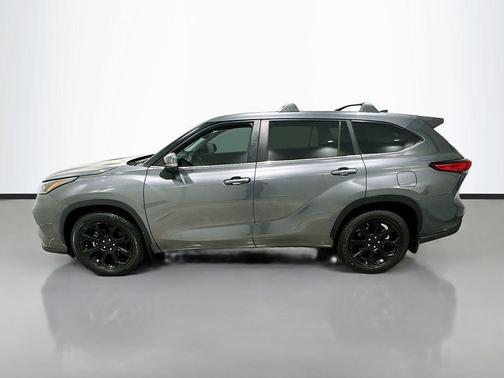 Gray 2023 Toyota Highlander LE