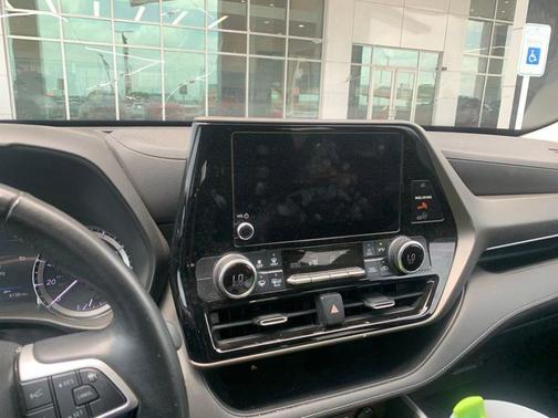 Gray 2023 Toyota Highlander LE