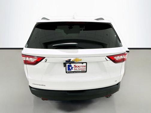 Summit White 2020 Chevrolet Traverse LT Cloth