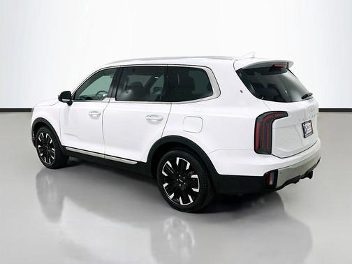 Glacial White Pearl 2024 Kia Telluride SX