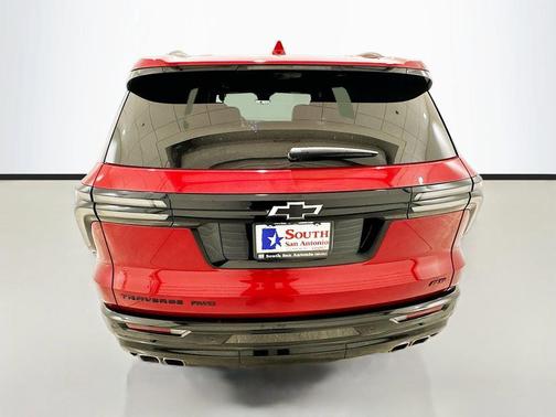 Radiant Red Tintcoat 2024 Chevrolet Traverse RS