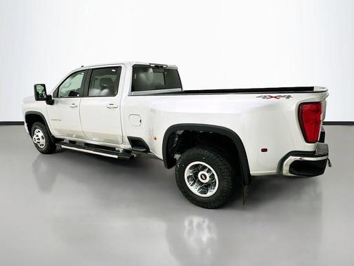 Silver Ice Metallic 2022 Chevrolet Silverado 3500 LT