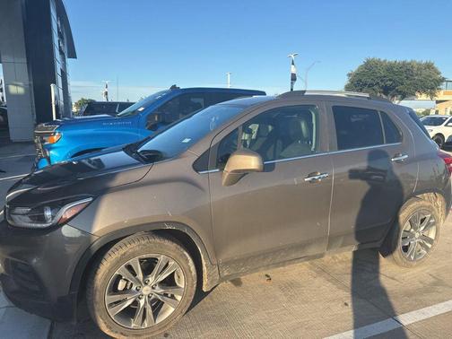 Stone Gray Metallic 2020 Chevrolet Trax LT