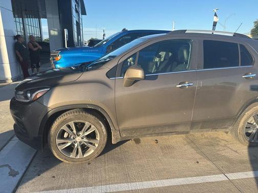 Stone Gray Metallic 2020 Chevrolet Trax LT
