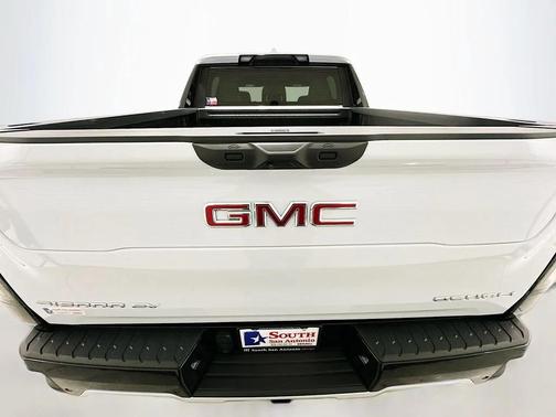 Glacier White Tricoat 2026 GMC Sierra EV Extended Range Denali