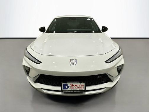 Summit White 2026 Buick Envista Sport Touring FWD