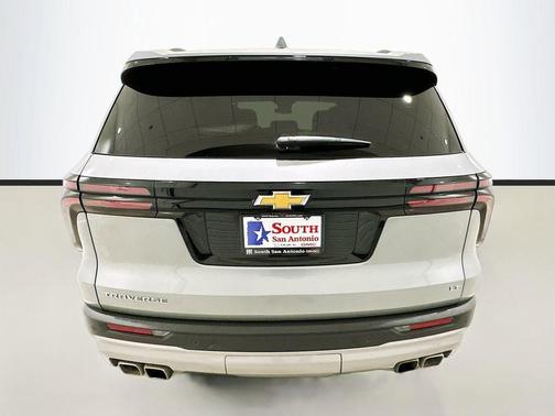 Sterling Gray Metallic 2024 Chevrolet Traverse LT