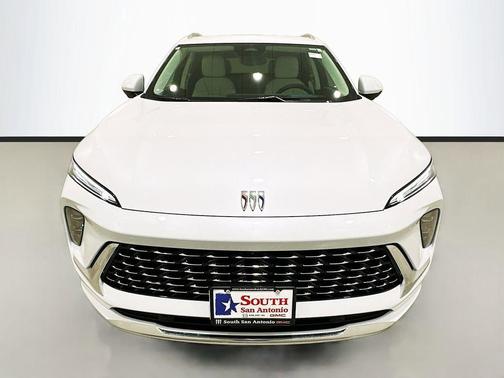 Iridescent White Tricoat 2026 Buick Envision Avenir AWD