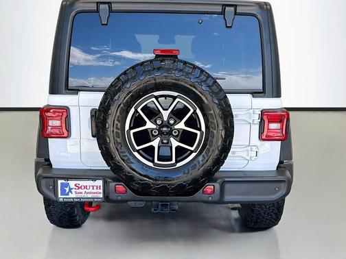 Bright White Clearcoat 2024 Jeep Wrangler Rubicon