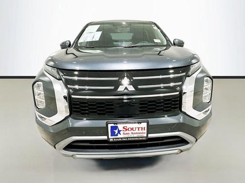 Graphite Gray 2025 Mitsubishi Outlander SE 2.5 2WD