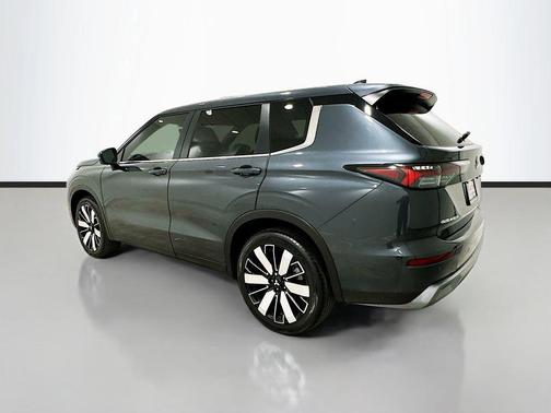 Graphite Gray 2025 Mitsubishi Outlander SE 2.5 2WD