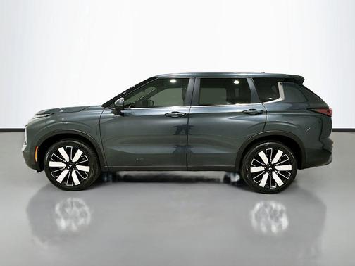 Graphite Gray 2025 Mitsubishi Outlander SE 2.5 2WD