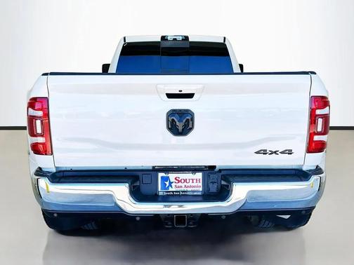 2024 RAM 3500 Laramie Crew Cab 4x4 8' Box