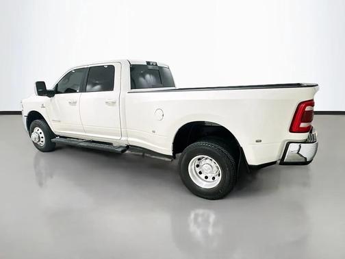 2024 RAM 3500 Laramie Crew Cab 4x4 8' Box