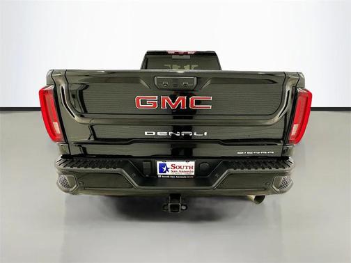 2023 GMC Sierra 2500 Denali