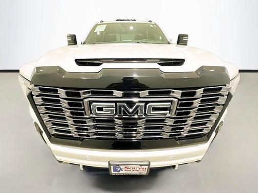 White Frost Tricoat 2025 GMC Sierra 2500 Denali Ultimate