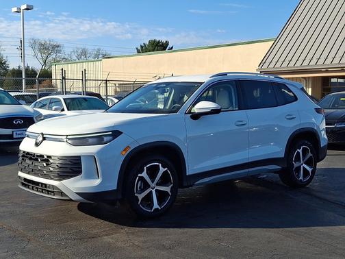 2025 Volkswagen Tiguan 2.0T SE