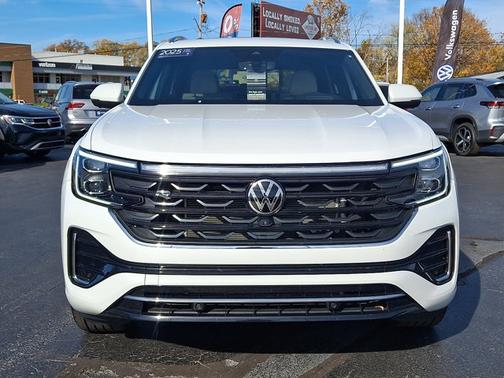 2025 Volkswagen Atlas Cross Sport 2.0T SEL Premium R-Line