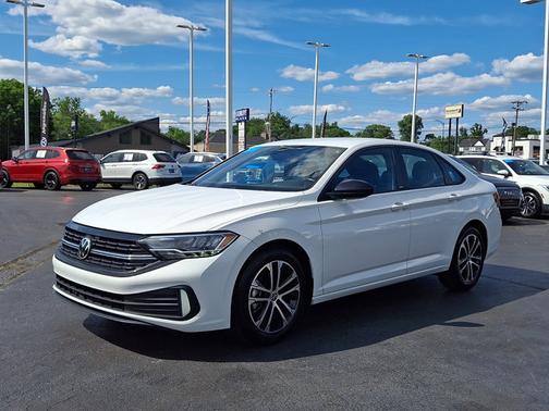 Pure White 2023 Volkswagen Jetta 1.5T Sport
