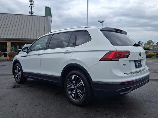 Pure White 2024 Volkswagen Tiguan 2.0T Wolfsburg