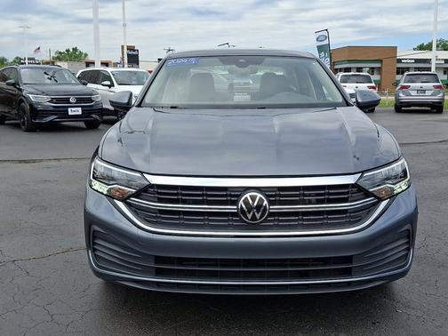 Platinum Gray Metallic 2024 Volkswagen Jetta 1.5T SE