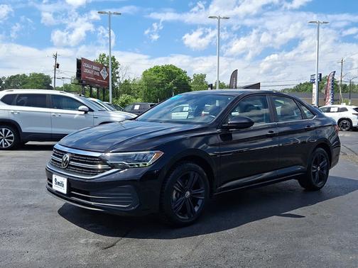 Deep Black Pearl Effect 2023 Volkswagen Jetta 1.5T SE