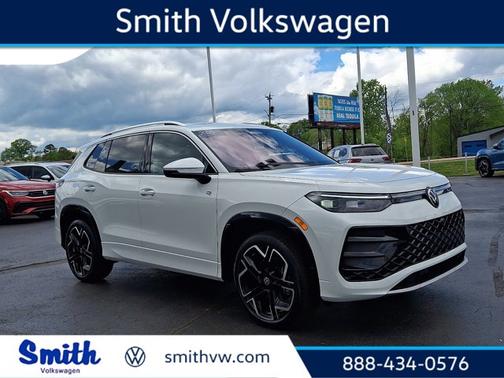Opal White Pearl Effect 2025 Volkswagen Tiguan 2.0T SEL R-Line SUV