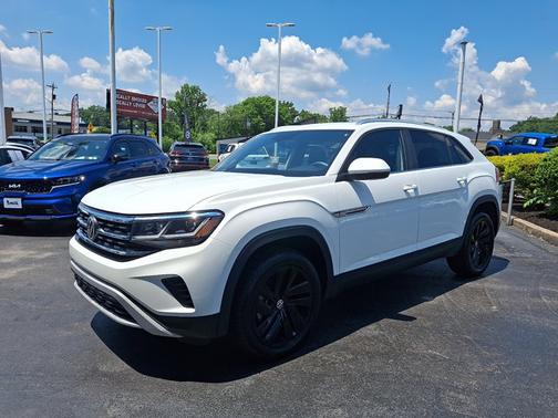 Pure White 2023 Volkswagen Atlas Cross Sport 3.6 V6 SE w/ Technology