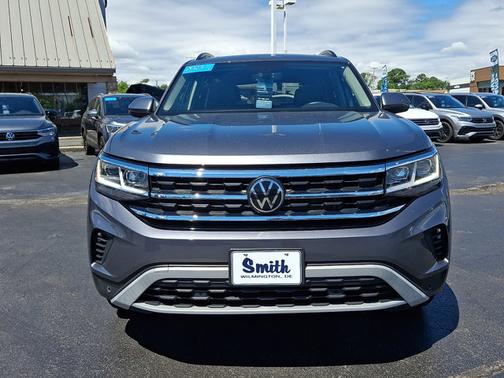 Platinum Gray Metallic 2023 Volkswagen Atlas 3.6 SE w/ Technology