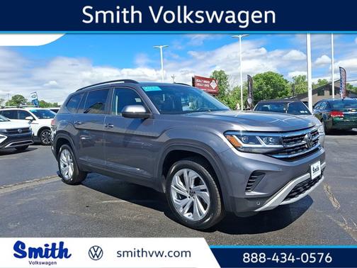 Platinum Gray Metallic 2023 Volkswagen Atlas 3.6 SE w/ Technology