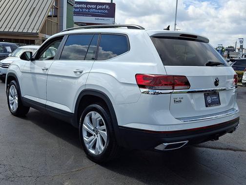Pure White 2023 Volkswagen Atlas 3.6 SE w/ Technology