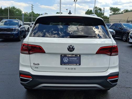 Pure White 2023 Volkswagen Taos 1.5T SE