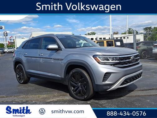 Pyrite Silver Metallic 2022 Volkswagen Atlas Cross Sport 3.6 V6 SE w/ Technology