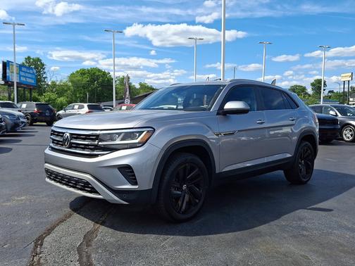 Pyrite Silver Metallic 2022 Volkswagen Atlas Cross Sport 3.6 V6 SE w/ Technology