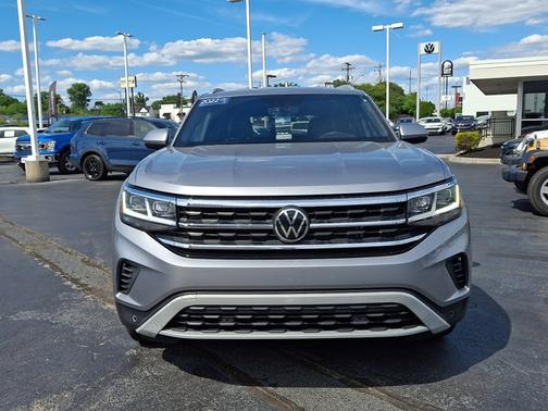 Pyrite Silver Metallic 2022 Volkswagen Atlas Cross Sport 3.6 V6 SE w/ Technology