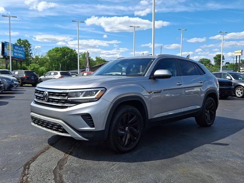 Pyrite Silver Metallic 2022 Volkswagen Atlas Cross Sport 3.6 V6 SE w/ Technology