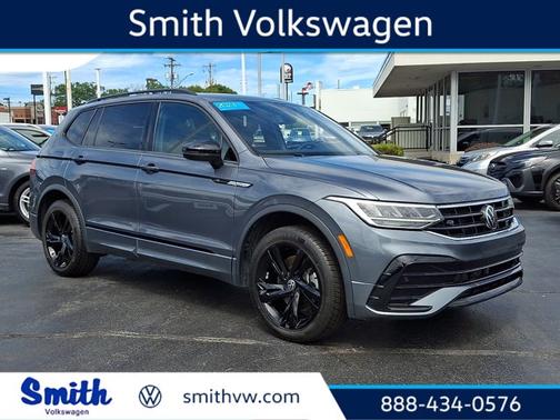 Platinum Gray Metallic 2023 Volkswagen Tiguan 2.0T SE R-Line Black